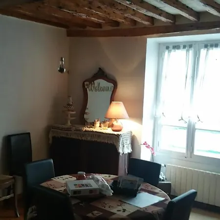 La Maison Des *